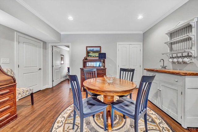 1062 Ivy Creek Dr, Forest, VA 24551 - dining space featuring wood finished floors, crown molding, recessed lighting, and wet bar
