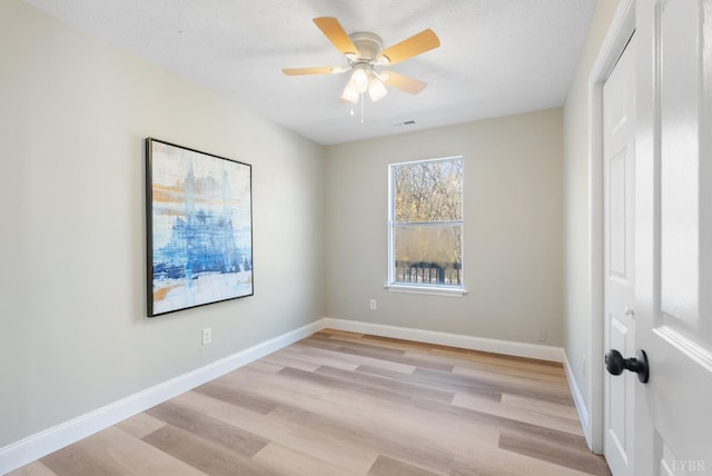 442 W King St, Bedford, VA 24523 - unfurnished room featuring light wood finished floors, a textured ceiling, baseboards, visible vents, and a ceiling fan