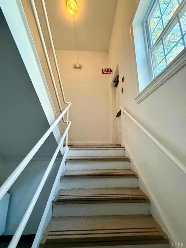 2134 Westerly Dr, Lynchburg, VA 24501 - view of staircase