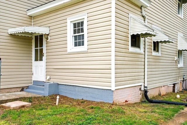 702 Dinwiddie St, Lynchburg, VA 24504 - view of property exterior featuring entry steps