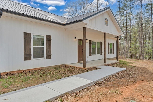 9900 Stonewall Rd, Appomattox, VA 24522 - view of front of home featuring covered porch and metal roof