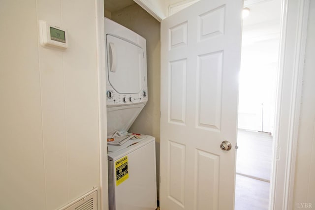 1518 14th St, Lynchburg, VA 24501 - laundry area featuring stacked washer / dryer