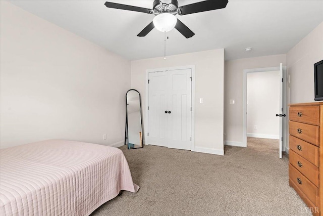 bedroom with baseboards, a ceiling fan, and light carpet