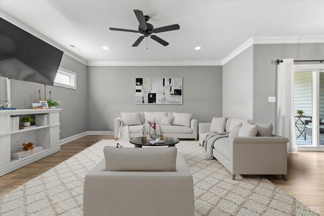 living area featuring crown molding, recessed lighting, ceiling fan, and wood finished floors