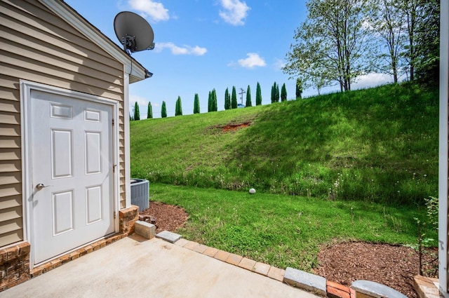 1057 Casley Way, Forest, VA 24551 - view of grassy yard with a patio area