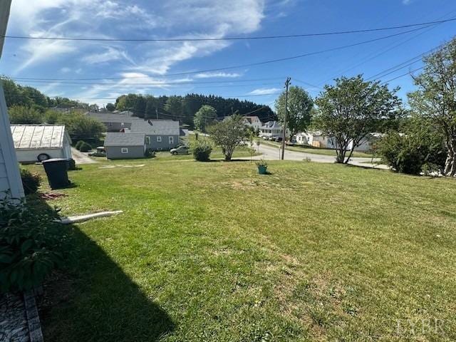 2107 SE Kenwood Blvd, Roanoke, VA 24013 - view of green lawn