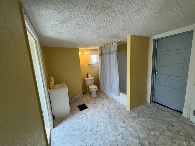 1603 Taylor St, Lynchburg, VA 24504 - bathroom with a shower with shower curtain, toilet, a textured ceiling, and baseboards