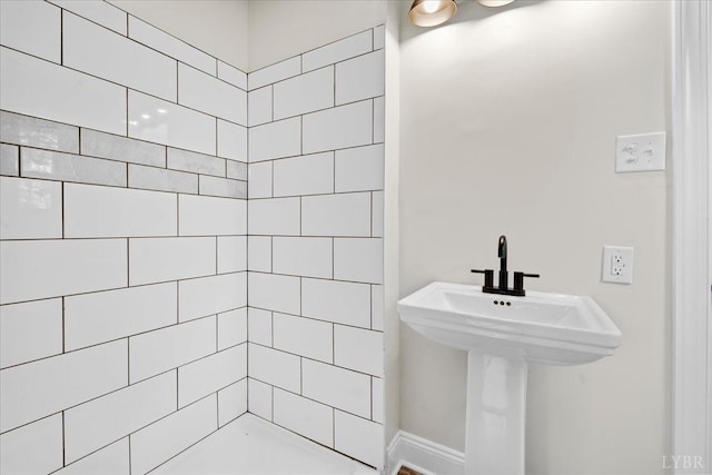3882 Peakland Pl, Lynchburg, VA 24503 - full bath featuring a tile shower and baseboards