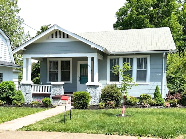 306 Oakridge Blvd, Lynchburg, VA 24502 - view of front of house with covered porch and a front lawn