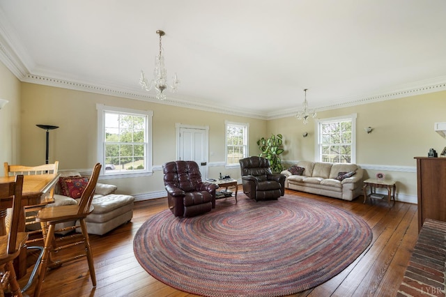 living room featuring crown molding, a chandelier, plenty of natural light, and hardwood / wood-style floors