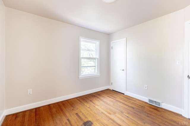 336 Biltmore Ave, Lynchburg, VA 24502 - empty room with light wood-style floors, visible vents, and baseboards