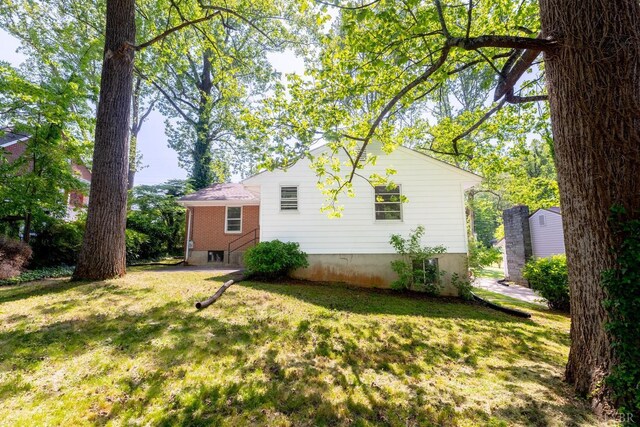 336 Biltmore Ave, Lynchburg, VA 24502 - view of home's exterior featuring a lawn