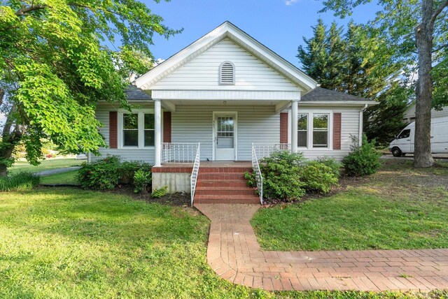 507 Henry St, Gretna, VA 24557 - bungalow-style home with covered porch, roof with shingles, and a front yard
