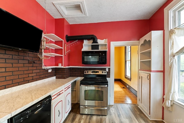 600 9th St, Altavista, VA 24517 - kitchen featuring open shelves, plenty of natural light, black appliances, and light wood-style floors