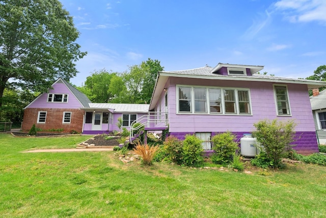 600 9th St, Altavista, VA 24517 - back of property with a lawn and stairway