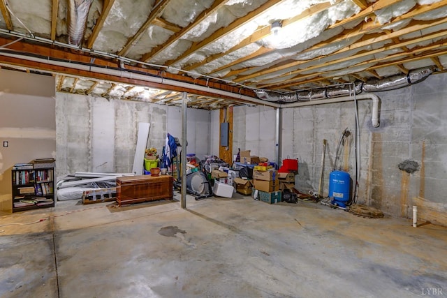 22 Semmes Ct, Rustburg, VA 24588 - unfinished below grade area with a water pressure tank