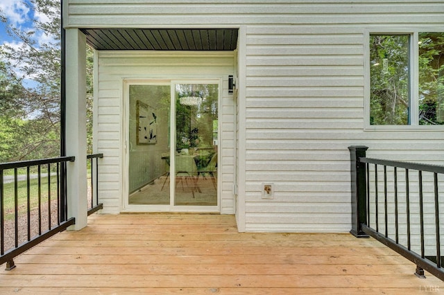 entrance to property featuring a wooden deck