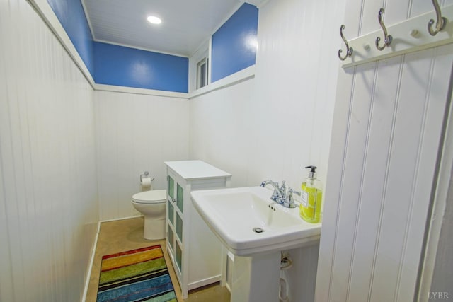 3845 Peakland Pl, Lynchburg, VA 24503 - bathroom with toilet and a decorative wall