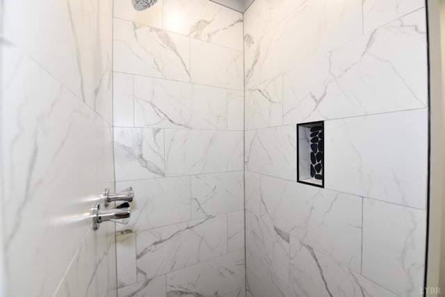 2130 Burnt Bridge Rd, Lynchburg, VA 24503 - bathroom featuring tiled shower