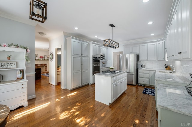1068 Huckleberry Ln, Lynchburg, VA 24503 - kitchen featuring stainless steel appliances, crown molding, a sink, a kitchen island, and decorative backsplash