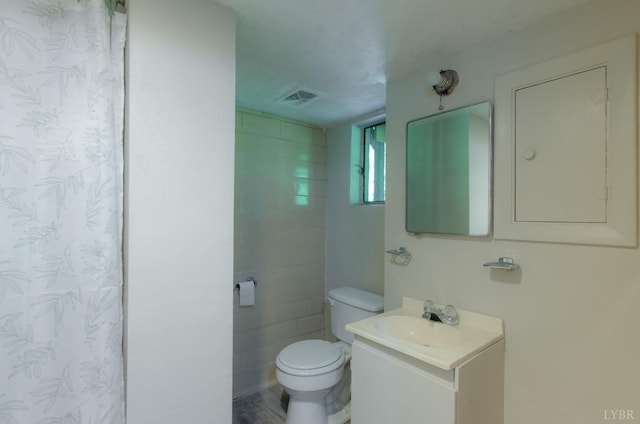 1426 Nelson Dr, Lynchburg, VA 24502 - bathroom featuring vanity and curtained shower