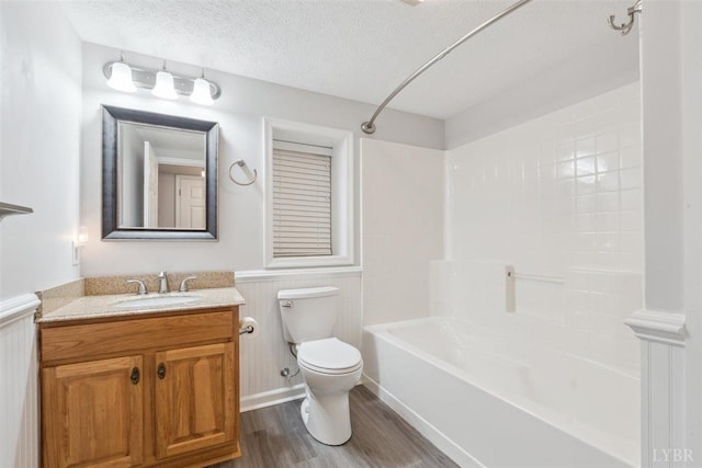 112 Cedarwood Ct, Forest, VA 24551 - full bath featuring wood finished floors, toilet, wainscoting, washtub / shower combination, and a textured ceiling