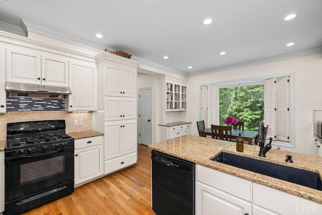 4936 Mountain Laurel Dr, Lynchburg, VA 24503 - kitchen with black appliances, under cabinet range hood, a sink, light wood-style floors, and ornamental molding