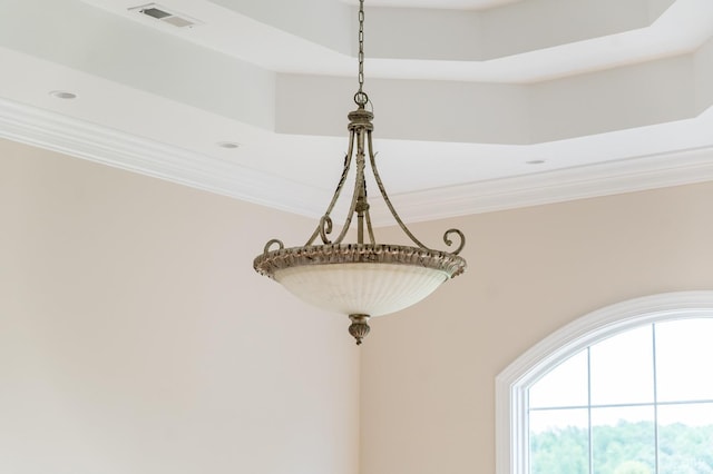 126 Golf Course Trl, Amherst, VA 24521 - detailed view of ornamental molding and recessed lighting
