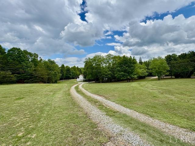 3164 Trent Hatchery Rd, Appomattox, VA 24522 - view of dirt / gravel driveway