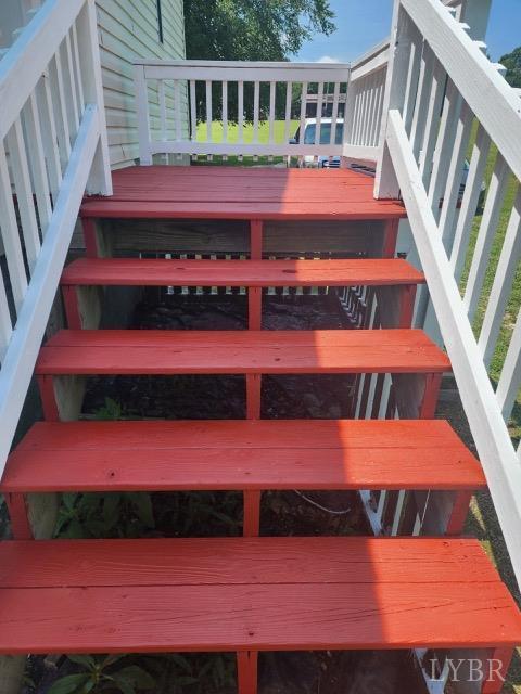 3164 Trent Hatchery Rd, Appomattox, VA 24522 - view of stairway
