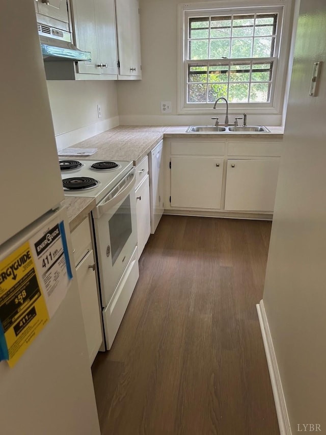 3101 Link Rd Unit 68, Lynchburg, VA 24503 - kitchen featuring white appliances, under cabinet range hood, a sink, and light countertops