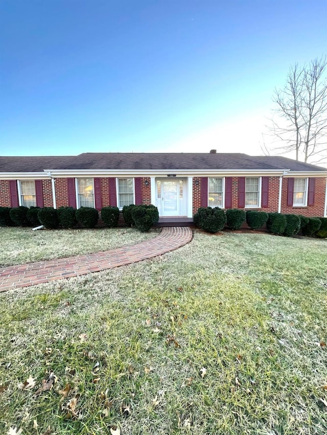 1102 Smith St, Bedford, VA 24523 - ranch-style house featuring brick siding and a front yard