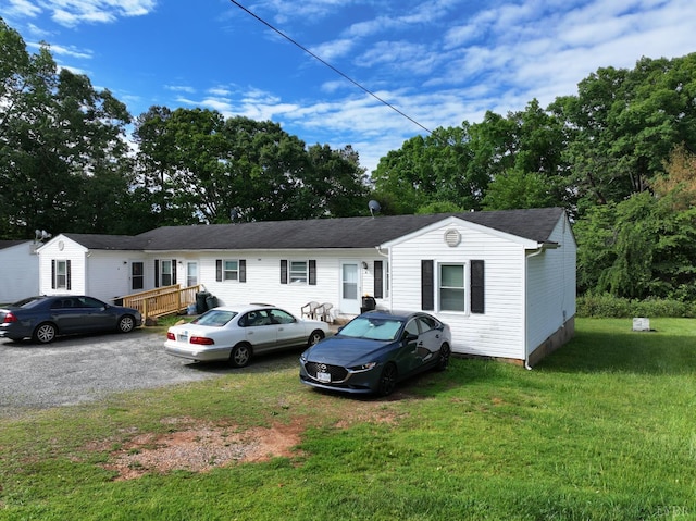801 Henry St, Gretna, VA 24557 - ranch-style home featuring a front lawn