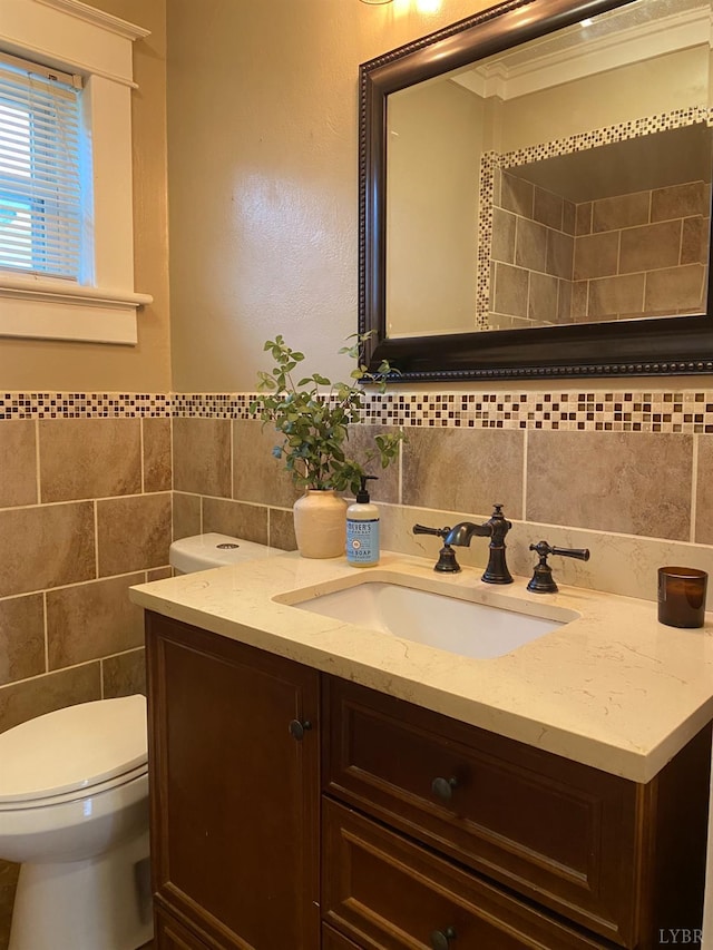 802 Erskine Ave, Lynchburg, VA 24501 - half bathroom with tile walls, toilet, and vanity