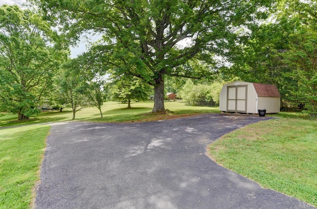 2770 W Lynchburg Salem Tpke, Bedford, VA 24523 - view of asphalt driveway
