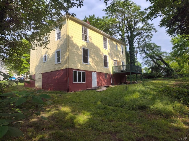 1503 Jackson St, Lynchburg, VA 24504 - view of side of property featuring a wooden deck and a lawn