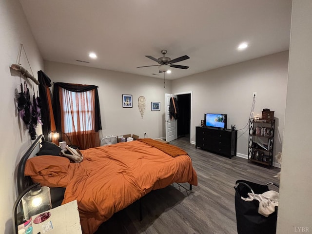 316 E Franklin St, Bedford, VA 24523 - bedroom with dark wood-type flooring, recessed lighting, baseboards, and a ceiling fan