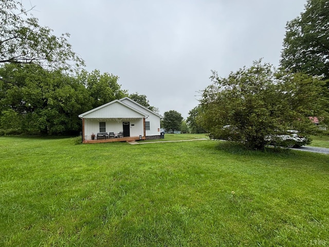 316 E Franklin St, Bedford, VA 24523 - view of grassy yard with a wooden deck