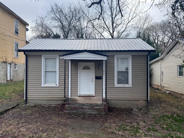view of front facade featuring metal roof