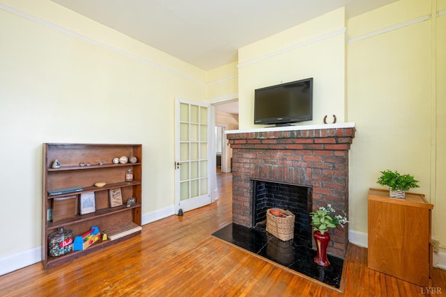 264 N Five Forks Rd, Amherst, VA 24521 - living room featuring wood finished floors, a fireplace, and baseboards