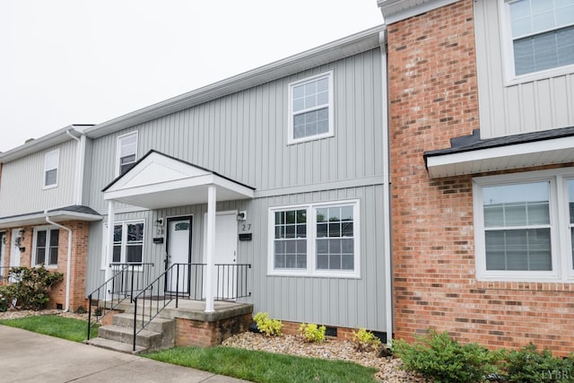 3501 Fort Ave Unit 27, Lynchburg, VA 24501 - multi unit property featuring board and batten siding and crawl space