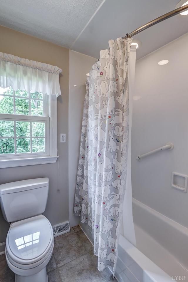 1146 Audubon Dr, Lynchburg, VA 24503 - bathroom featuring toilet, shower / bath combination with curtain, and a textured ceiling
