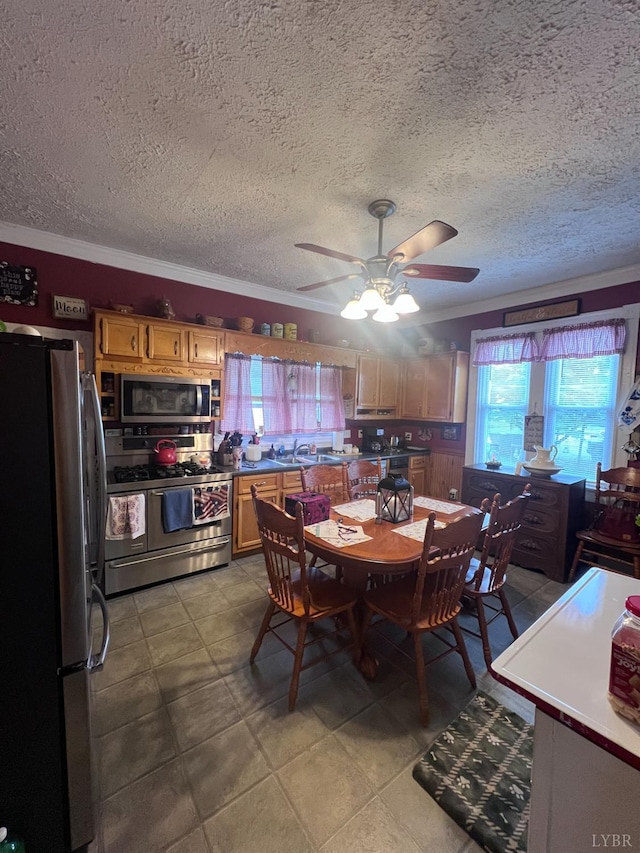 901 Bedford Ave, Altavista, VA 24517 - dining area featuring ceiling fan, crown molding, and a textured ceiling