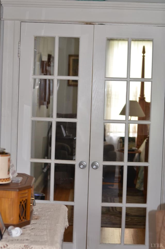 901 Bedford Ave, Altavista, VA 24517 - detailed view of french doors