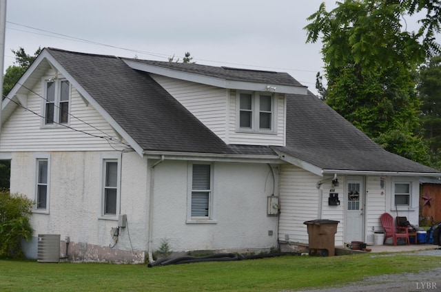 901 Bedford Ave, Altavista, VA 24517 - view of front facade with central AC, a shingled roof, and a front lawn