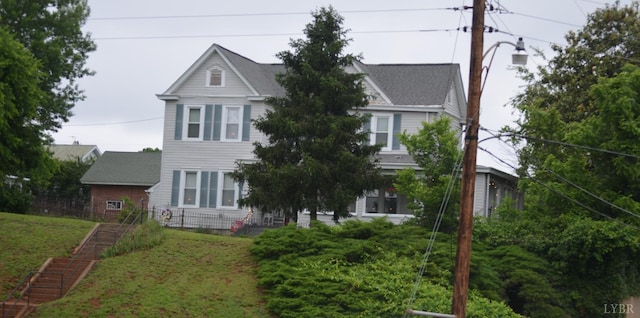 901 Bedford Ave, Altavista, VA 24517 - view of front of house with a front yard