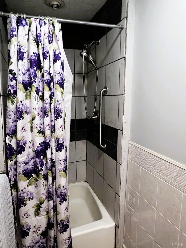 901 Bedford Ave, Altavista, VA 24517 - full bathroom featuring shower / bath combo