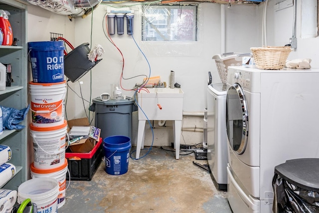 213 Kensington Ave, Lynchburg, VA 24503 - laundry room featuring washing machine and dryer