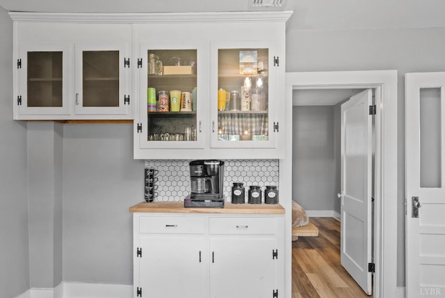 200 Jasper Wood Rd, Hurt, VA 24563 - indoor dry bar featuring tasteful backsplash, wood finished floors, and baseboards