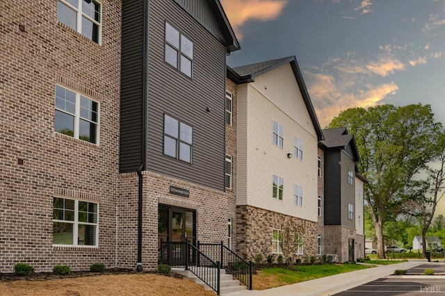 128 Brenleigh Ct Unit 105, Lynchburg, VA 24501 - view of property at dusk